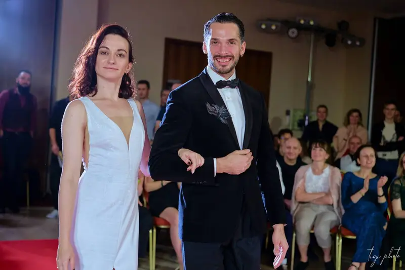 Танцевальная пара на красной дорожке Gala Edition